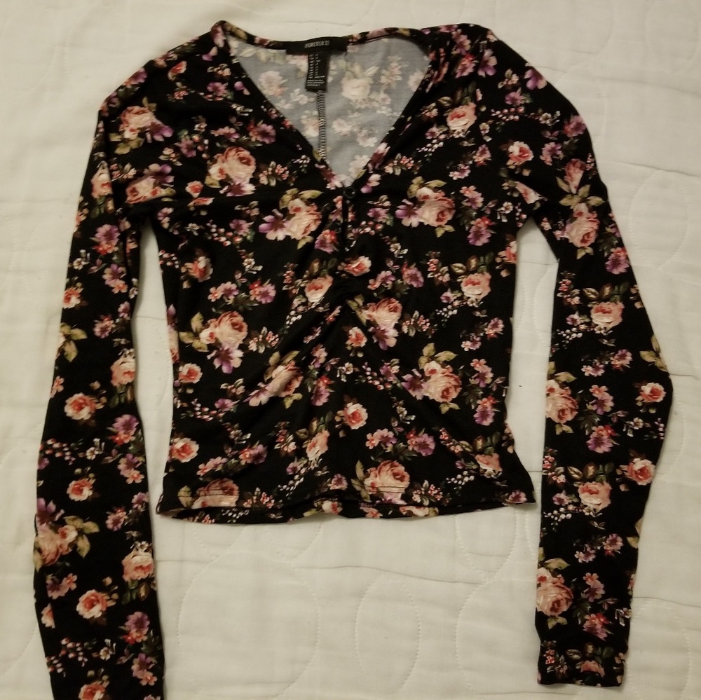 Long sleeve floral crop top